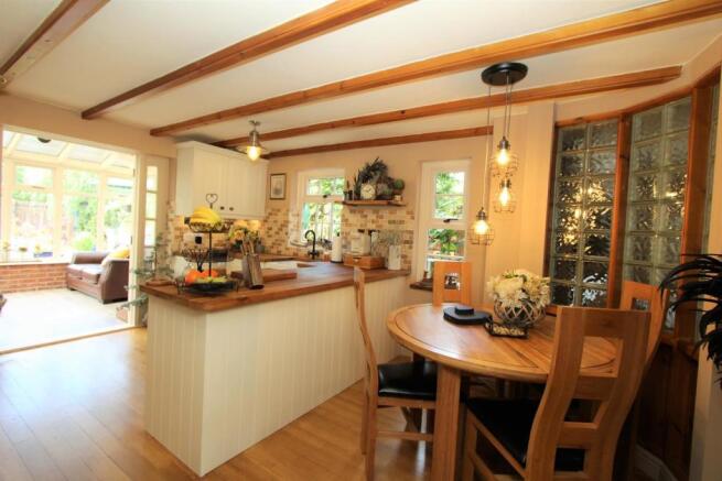 Kitchen1.JPG