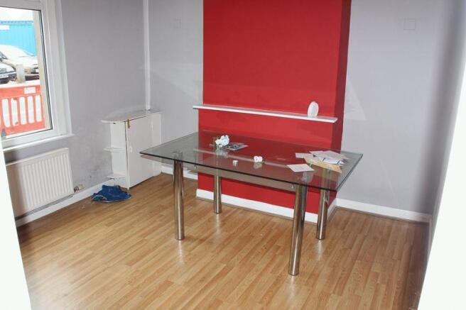 SITTING/DINING...