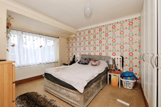 4 bed Semi-Detached for sale Image 5