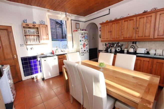 FITTED KITCHEN / BREAKFAST ROOM