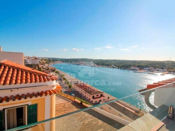 House with garage, lift and sea views in Mahón