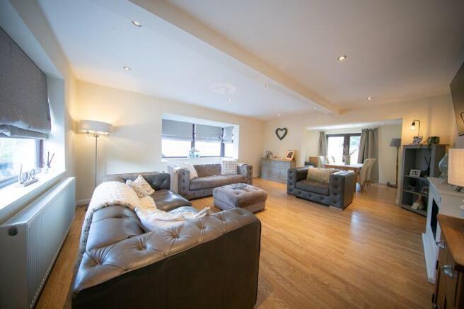 Lounge & dining room