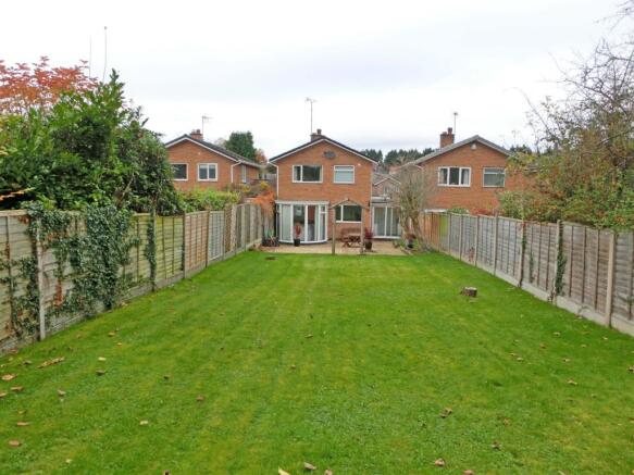 Lynbrook Close 17 Rear View.jpg