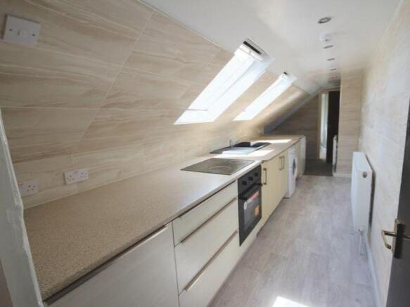 2 Flat for Rent on Marlborough Road