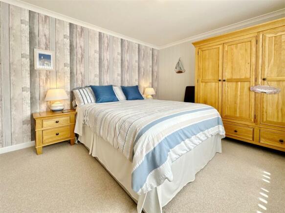 Bedroom 2.JPG