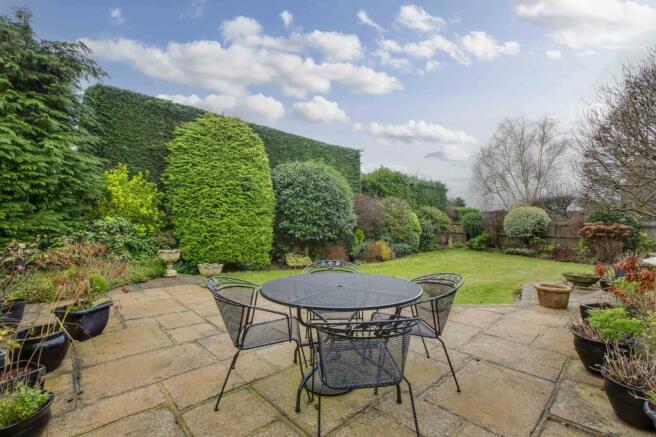 4 Gables Close, SL9 0PR (LOW RES)-17