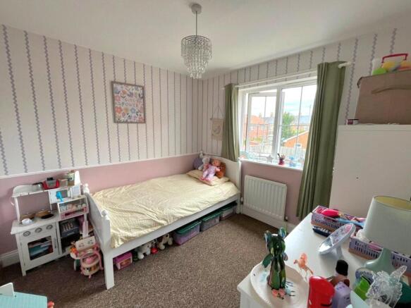 3 bed Semi-Detached for sale Image 8