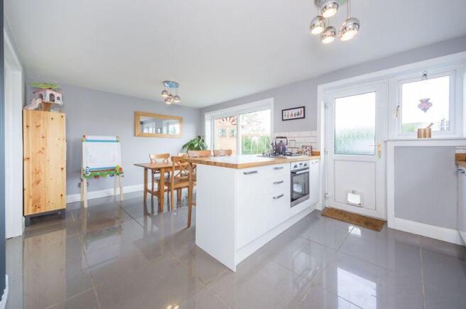 Kitchen/Dining...