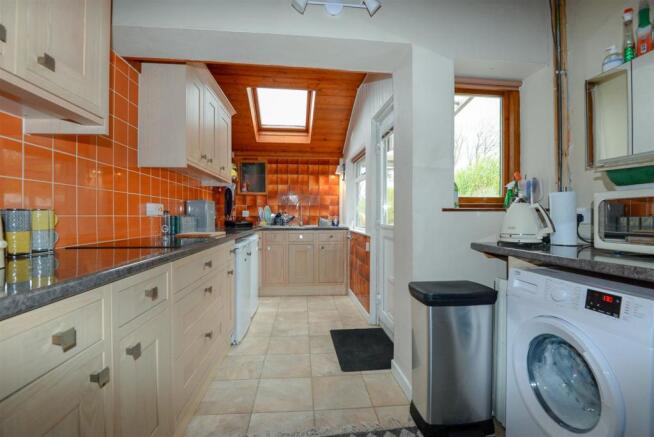 Kitchen 1.jpg