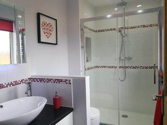 En-suite to Bedroom 2