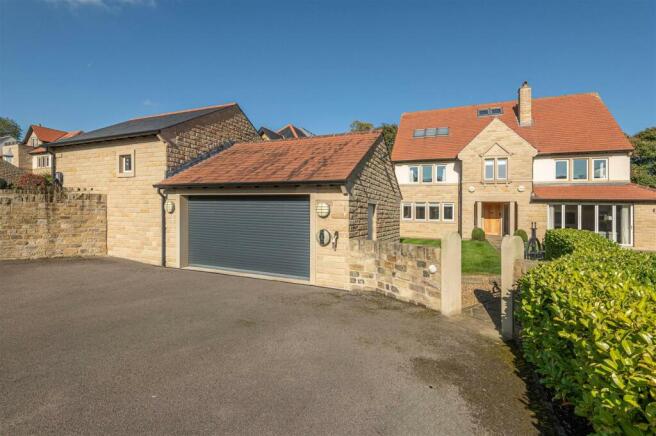 Double Electric Garage & Driveway