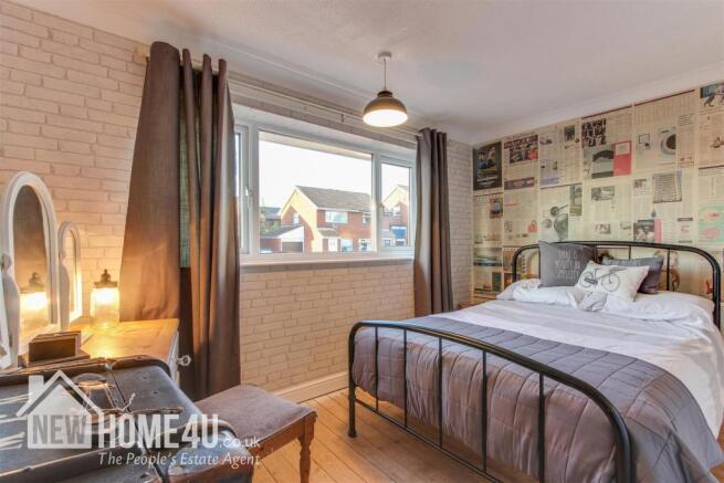MASTER BEDROOM: