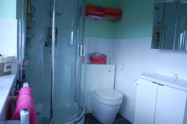 EN SUITE SHOWER ROOM
