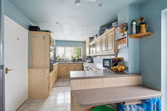 KITCHEN/BREAKFAST