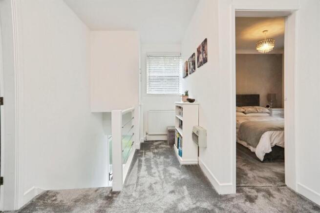 2 bed Flat for sale Image 10