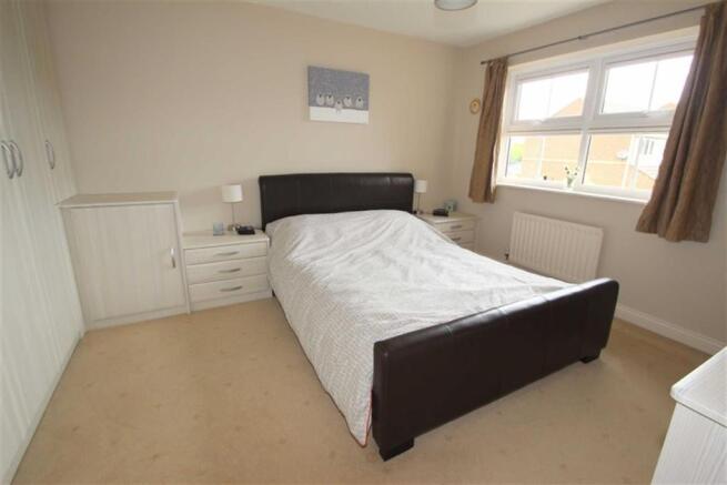 MASTER BEDROOM (FRON