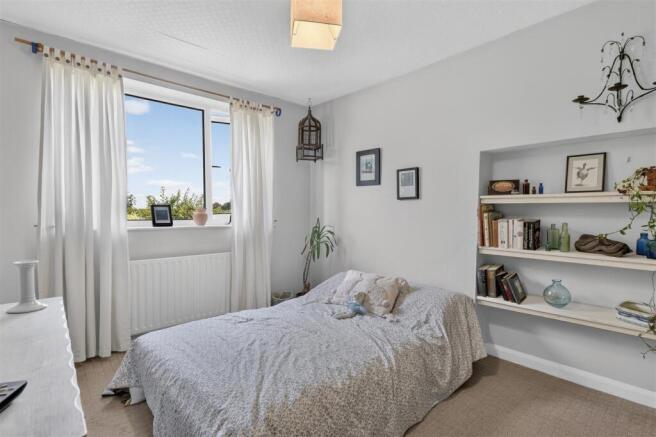4 bed Semi-Detached for sale Image 12