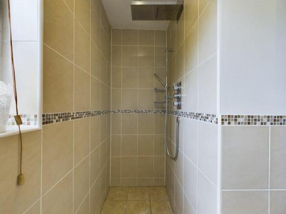 Walk in shower cubicle