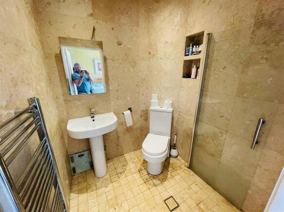 48sandwetroom.jpg