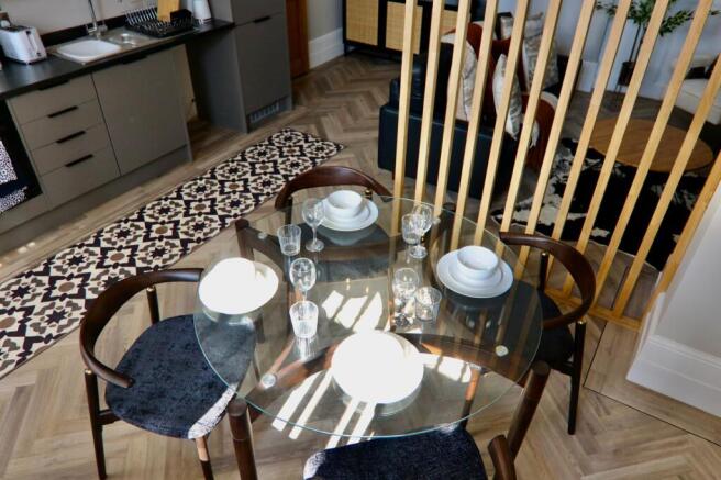 2 bed Flat to rent Image 11