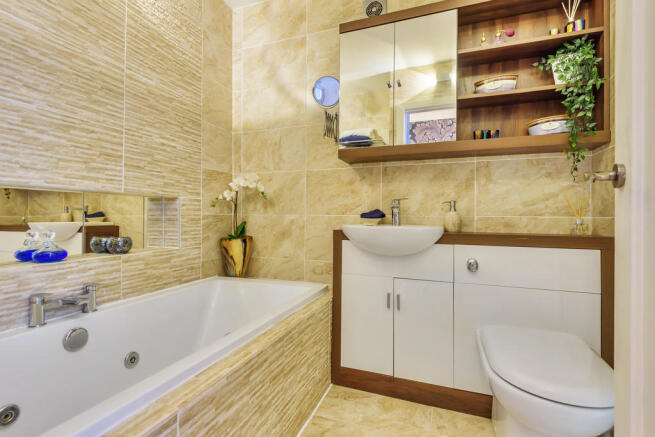 Master Bedroom En...