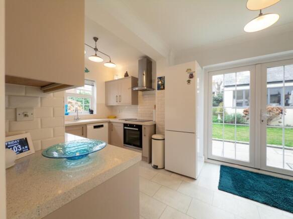 20250117110427 - IMG_2852 - 60 brook lane, IP11 7L