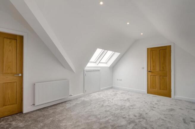4 bed Semi-Detached to rent Image 5