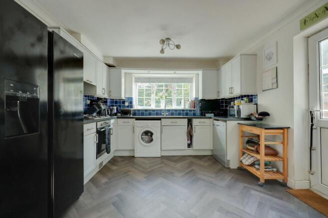 Woodpecker Crescent, Burgess Hill, RH15 photo 4