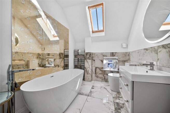 4 bed Link Detached House for sale Image 11