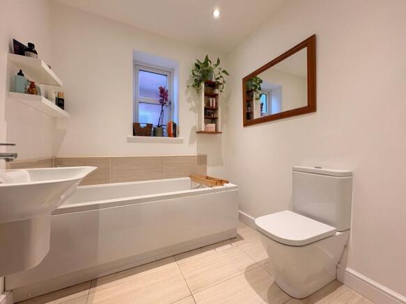 4 bed Detached for sale Image 12