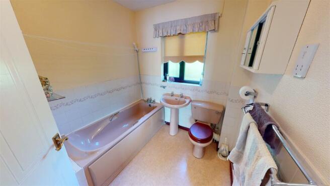 Lakeside Gardens Bathroom