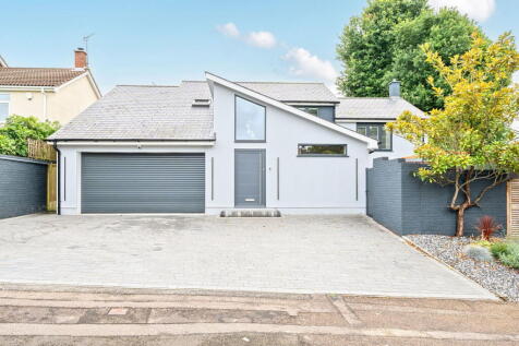 Stunning Contemporary Home in Great Location - Nearly 3000sq ft