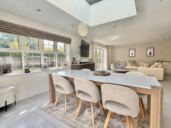 5 bed Detached for sale Image 10