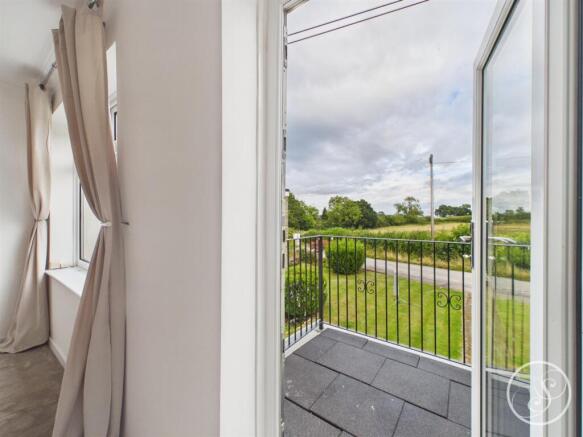 2 bed Apartment to rent Image 5