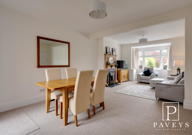 OPEN PLAN SITTING ROOM & DINING ROOM
