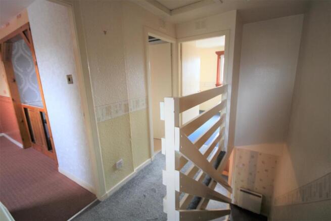 STAIRCASE & LANDING