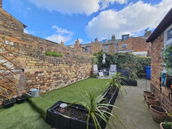 5 bed Flat for sale Image 6