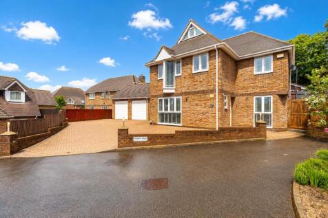 Marian Close, Corfe Mullen, Wimborne