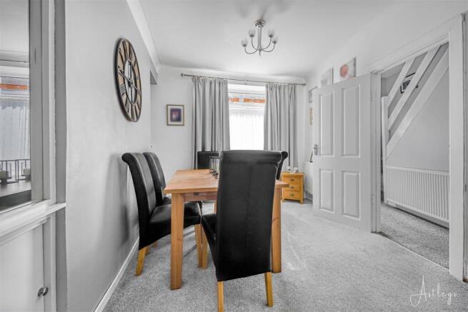 Lounge/dining room