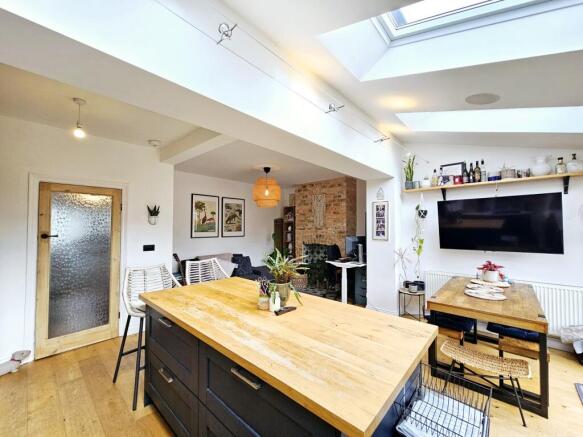 3 bed Semi-Detached for sale Image 8