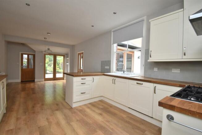 Living Kitchen/Dining Room