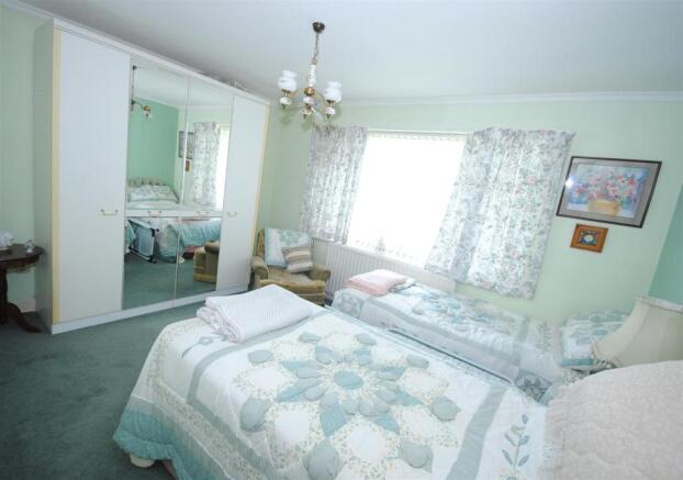 14 LEONORA BED 2.JPG