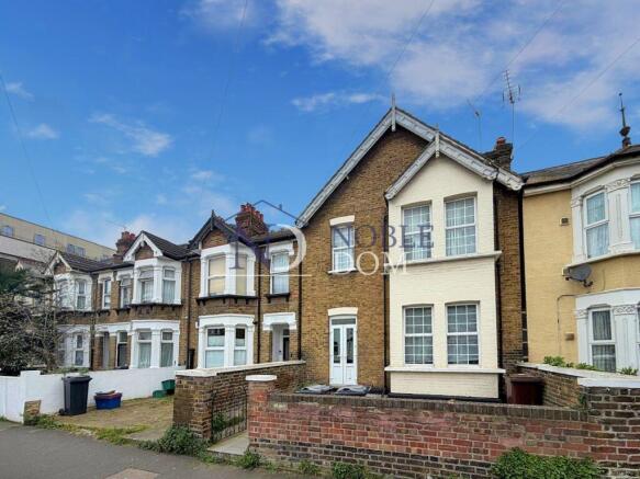 TWO BEDROOM SPLIT-LEVEL FLAT IN HOUNSLOW