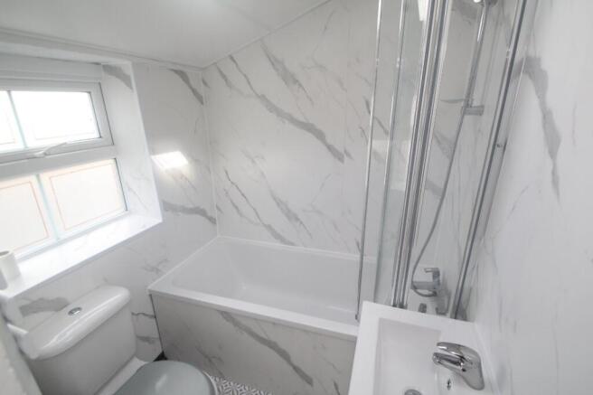 2 bed Terraced to rent Image 9