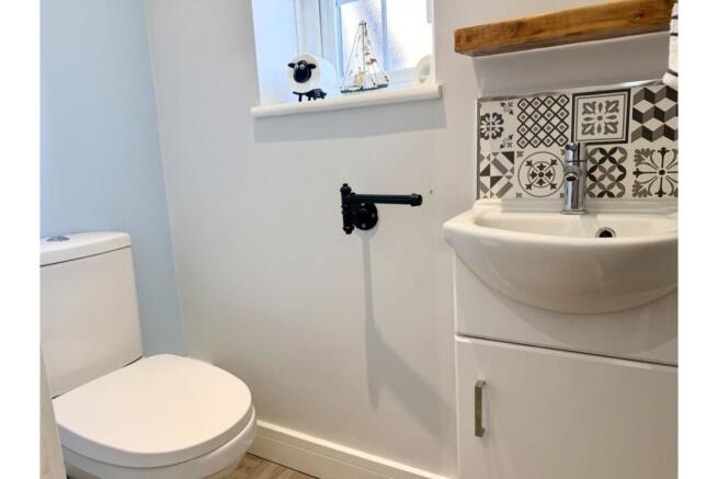 4 bed Semi-Detached for sale Image 12