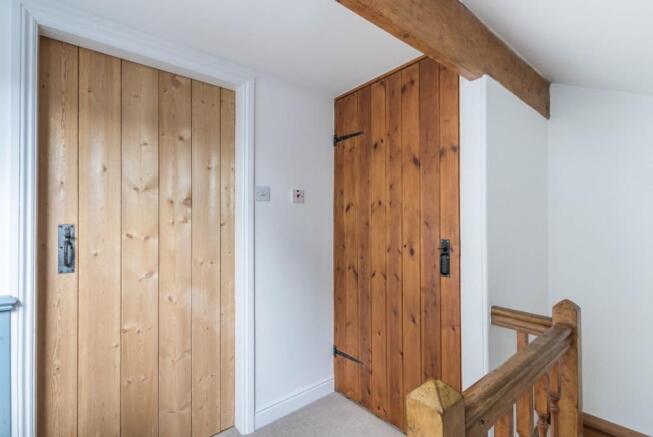 FIRST FLOOR LANDING