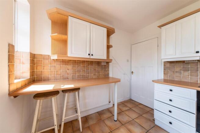 4 Whalley Drive-003.jpg
