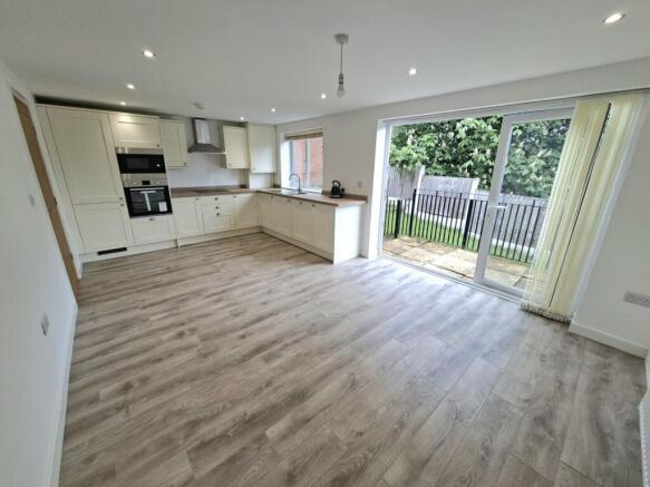 FAMILY ROOM/DINING AREA