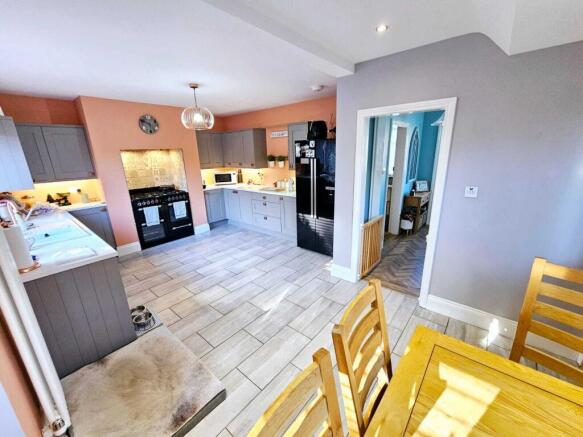 3 bed Semi-Detached for sale Image 5