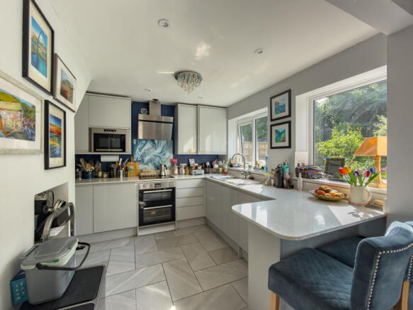 3 bed Semi-Detached for sale Image 9